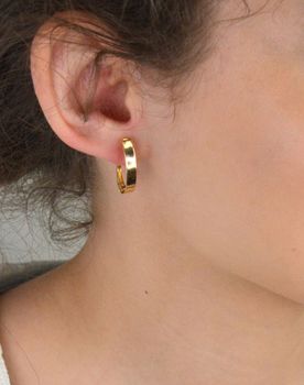 Kolczyki złote podłużne blaszki pr 375, KL 5429 375 Złote kolczyki próby 375 – minimalistyczna elegancja. Nowoczesne i stylowe kolczyki wykonane z wysokiej jakości złota próby 375 (1).JPG